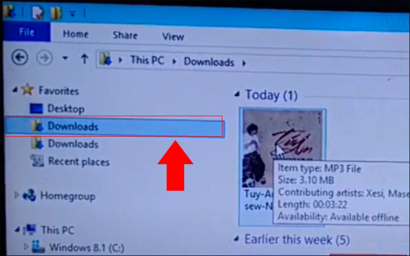 Chọn vào Downloads